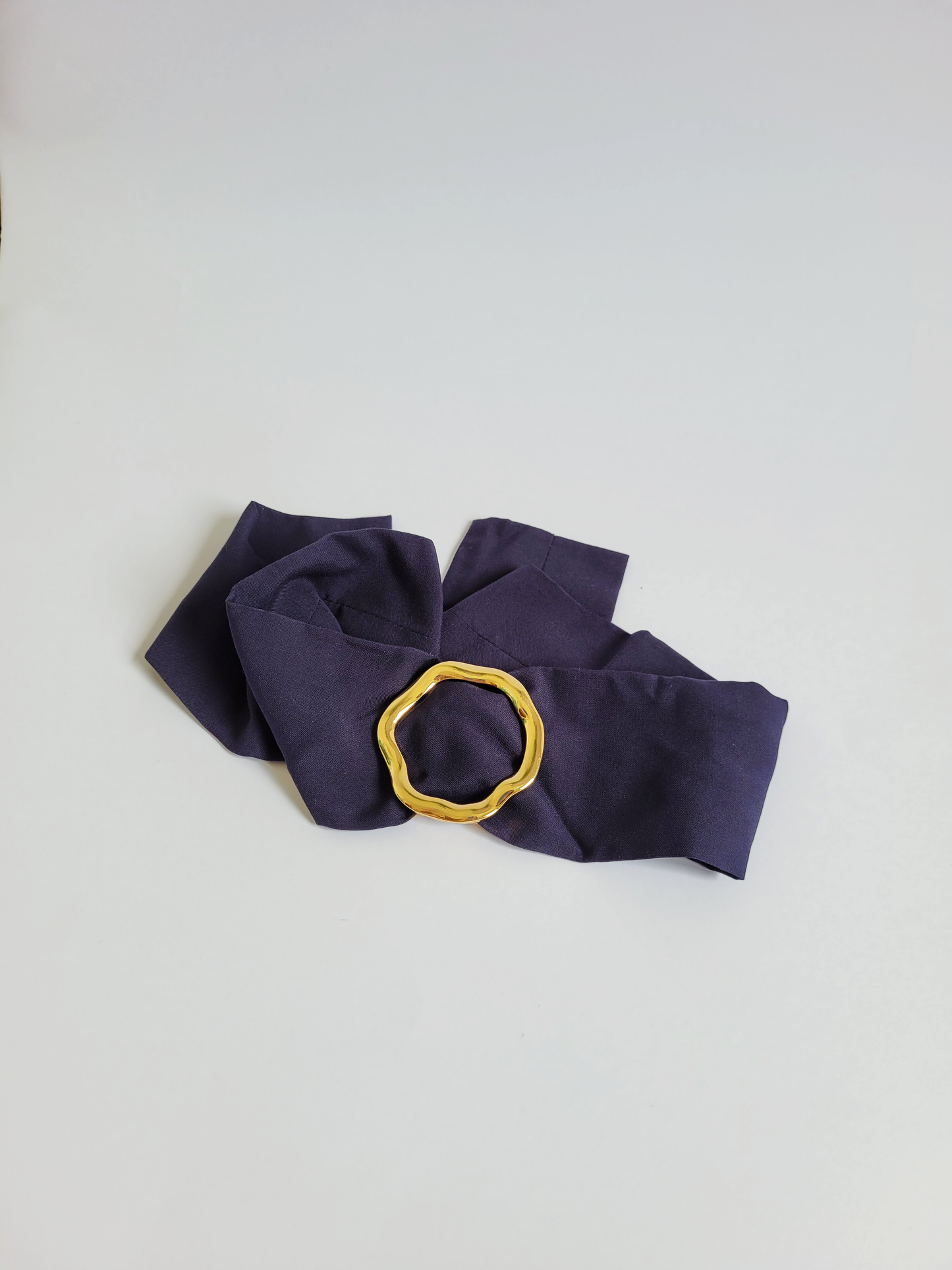 colar lenço redondo marinho com dourado