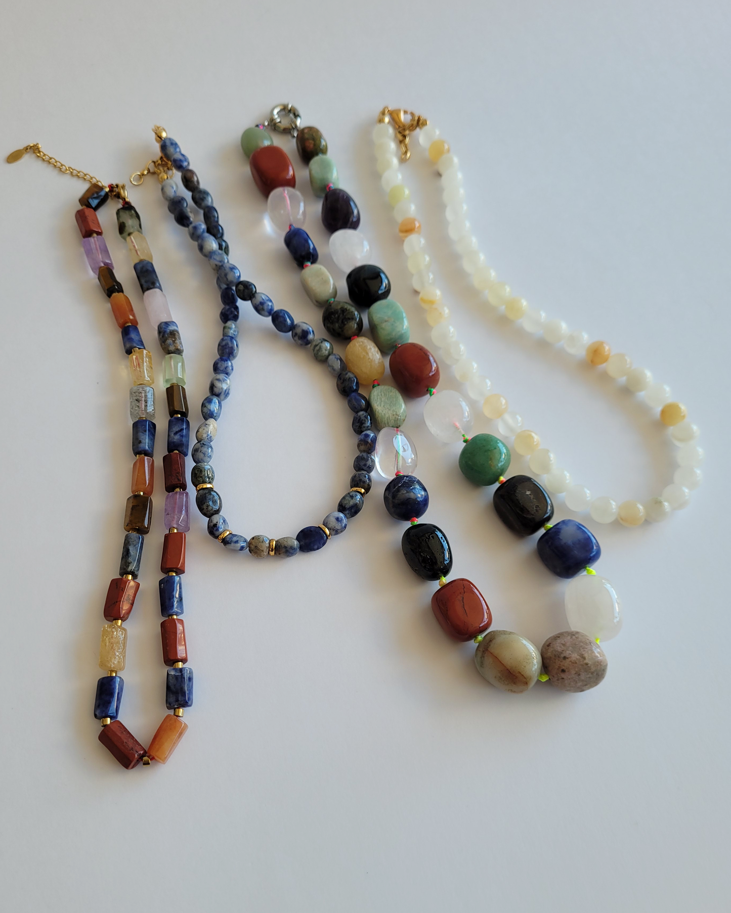 colar pedras coloridas bold