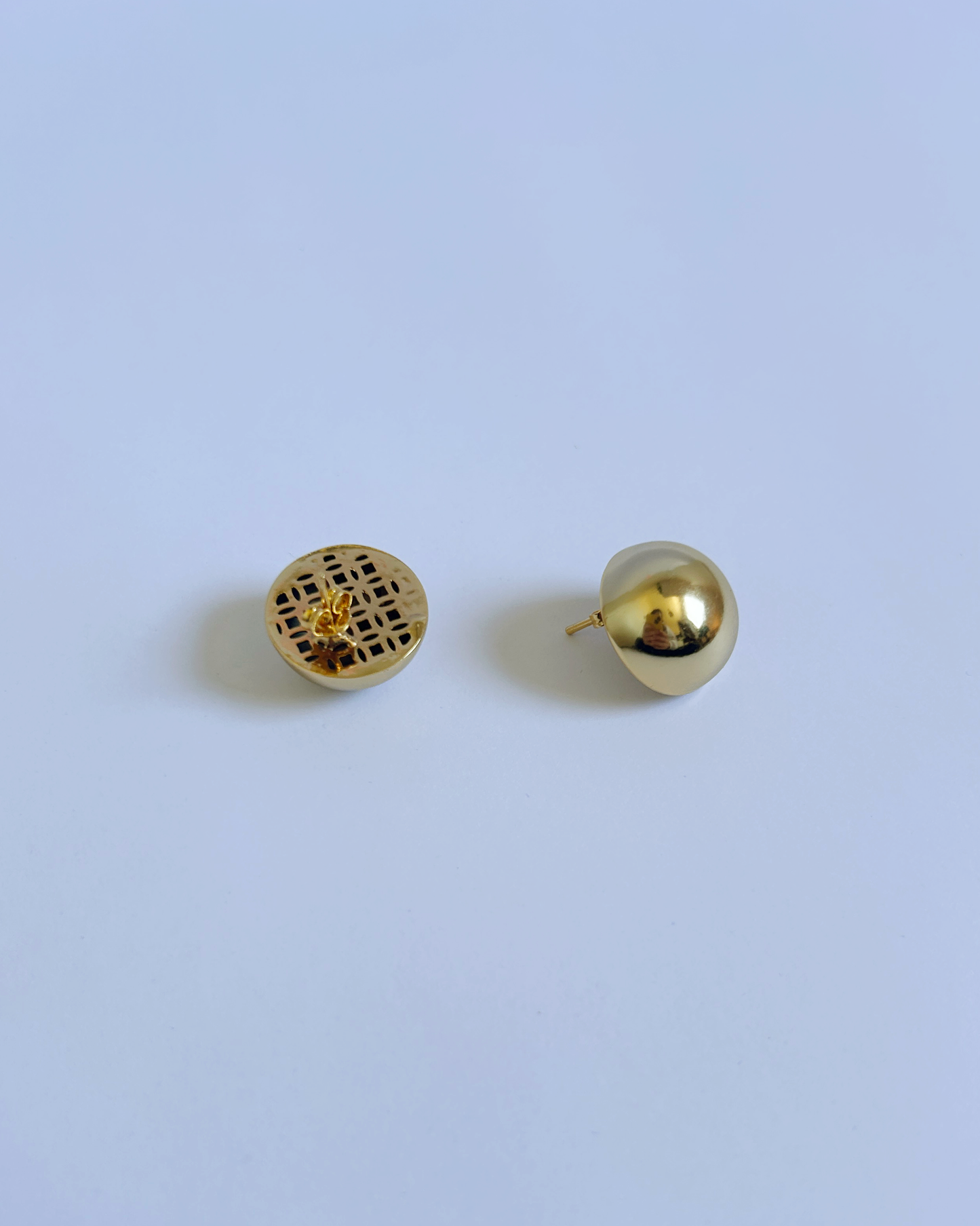 brinco bola dourado
