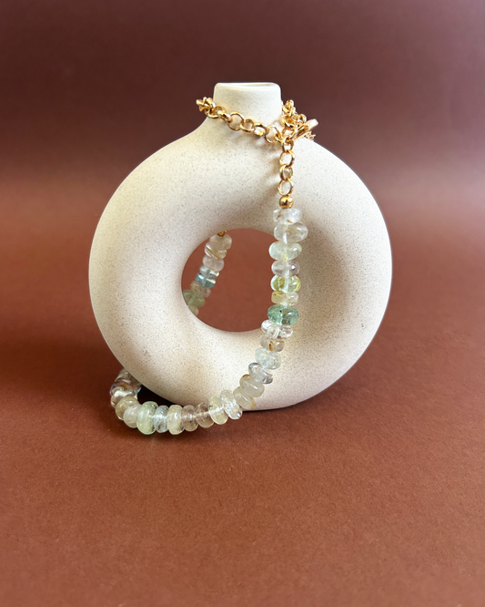 colar pedras transparente