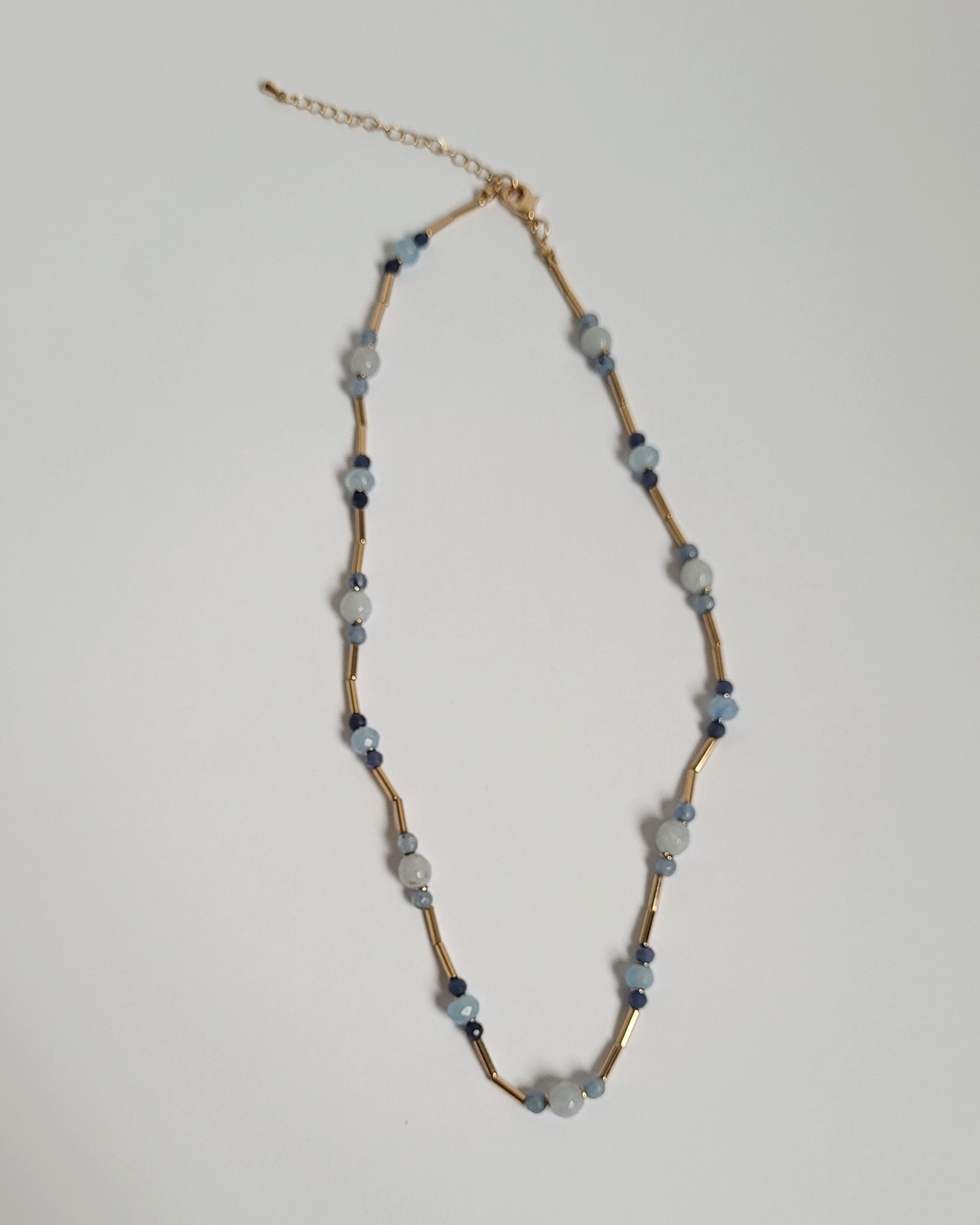 colar pedras azuis canutilho