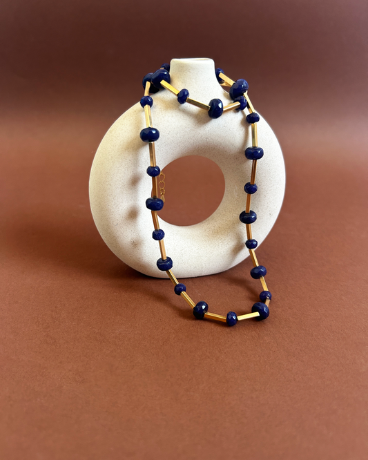 colar pedras marinho