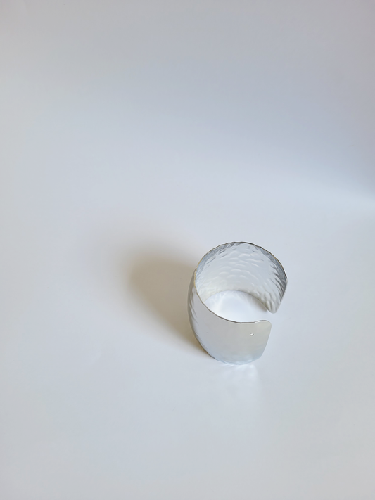 bracelete bold martelado prateado