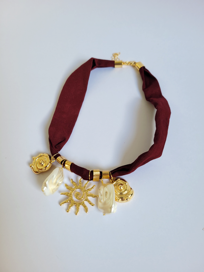 colar penduricalhos marsala