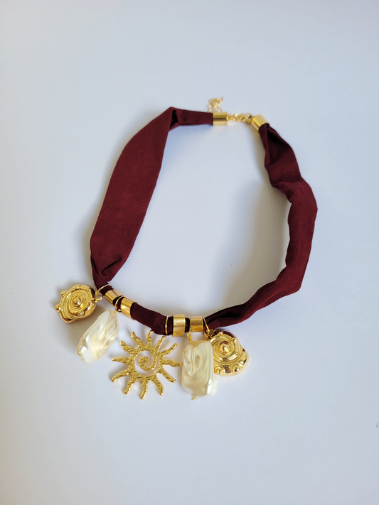 colar penduricalhos marsala