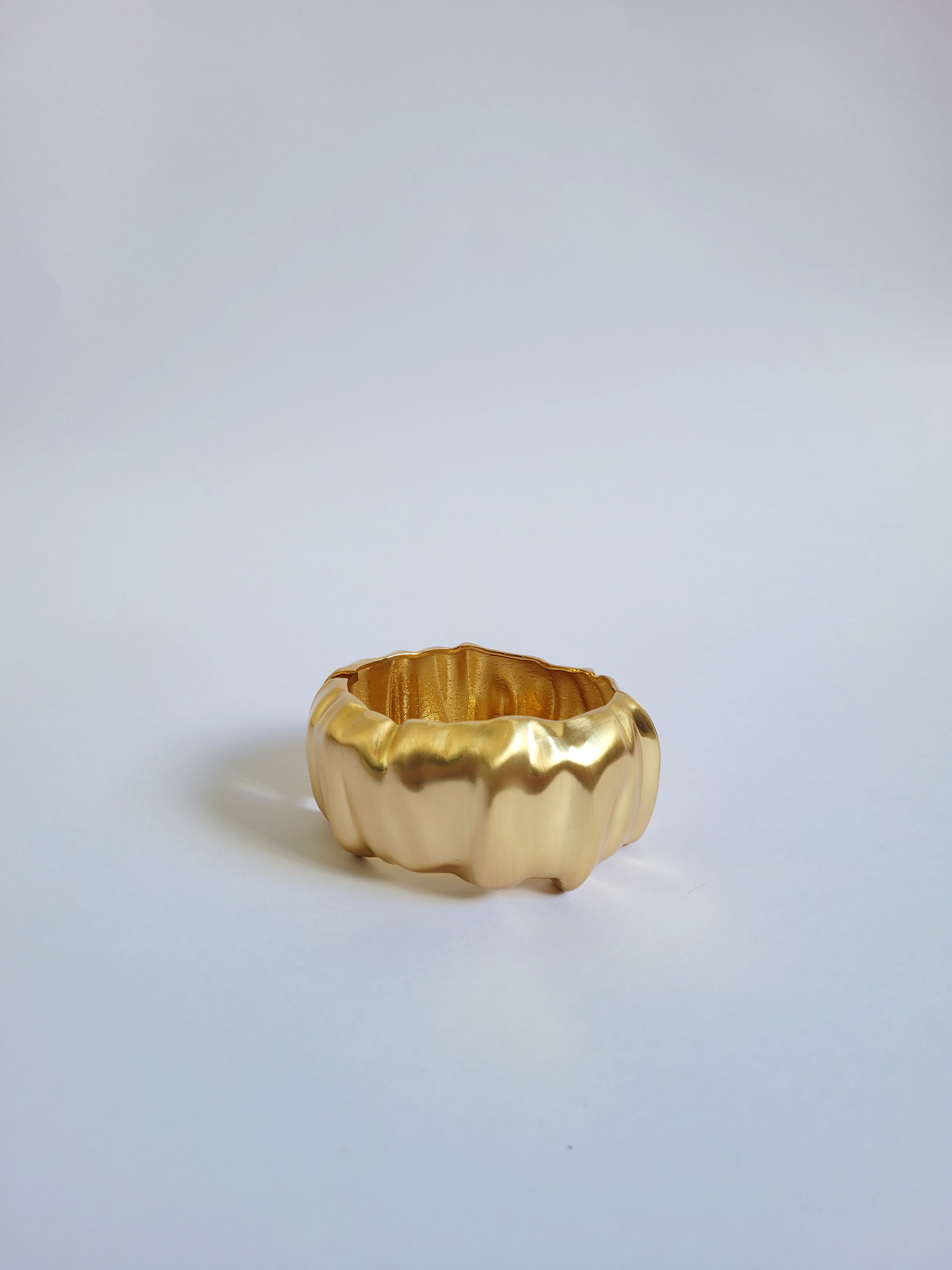 bracelete texturizado escovado dourado