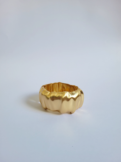 bracelete texturizado escovado dourado