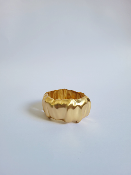 bracelete texturizado escovado dourado