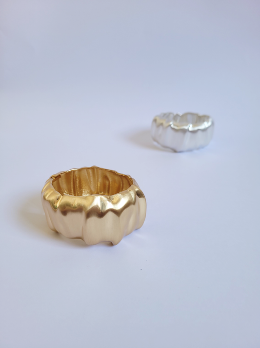 bracelete texturizado escovado dourado