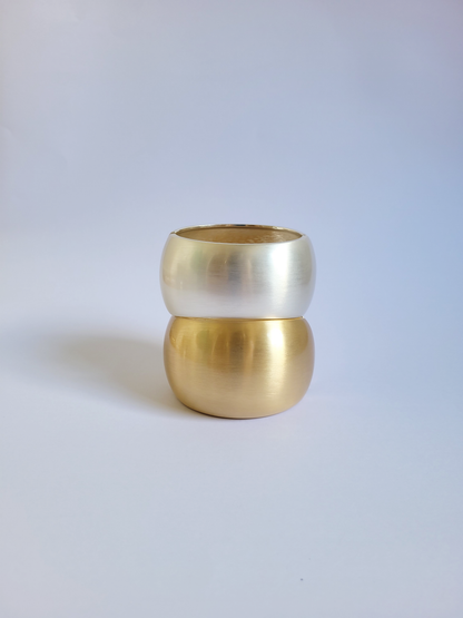 bracelete abaulado escovado dourado