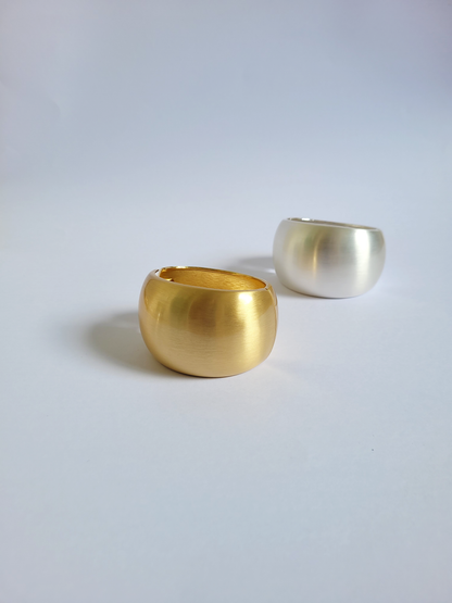 bracelete abaulado escovado dourado
