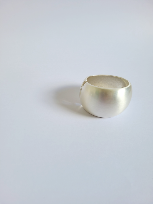 bracelete abaulado escovado prateado