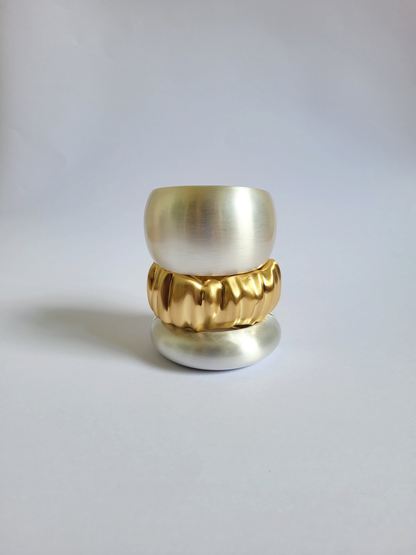 bracelete texturizado escovado dourado