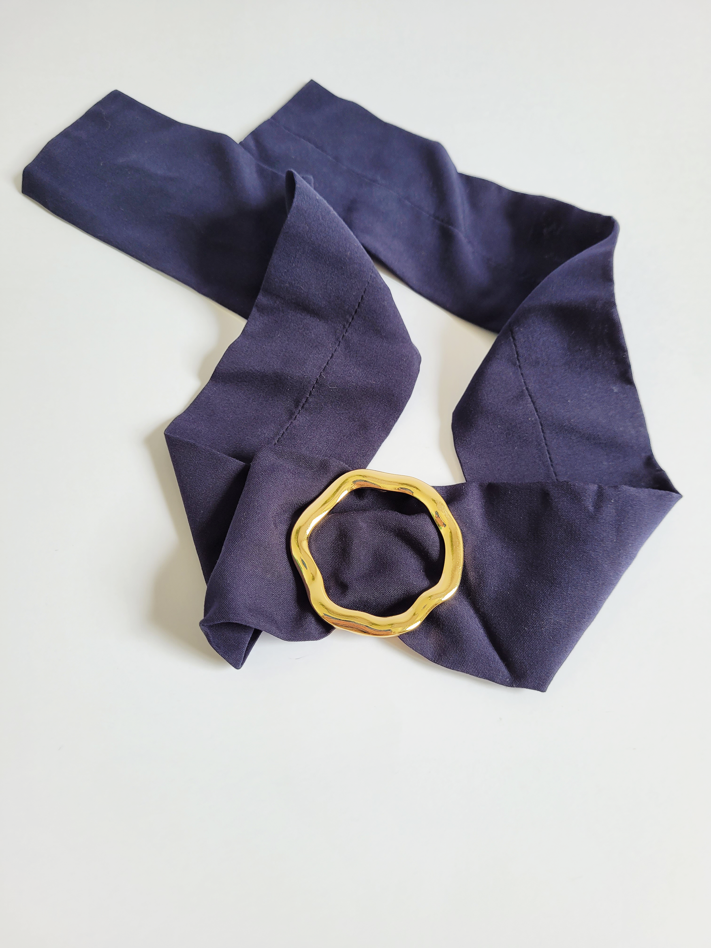 colar lenço redondo marinho com dourado
