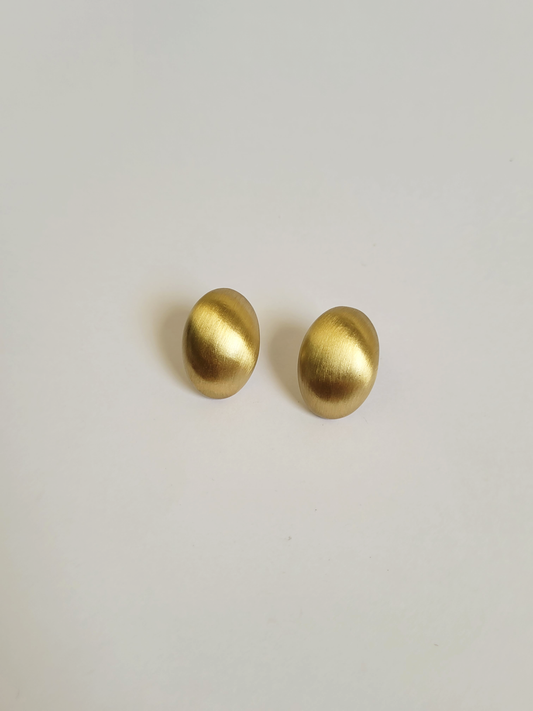 brinco oval escovado dourado