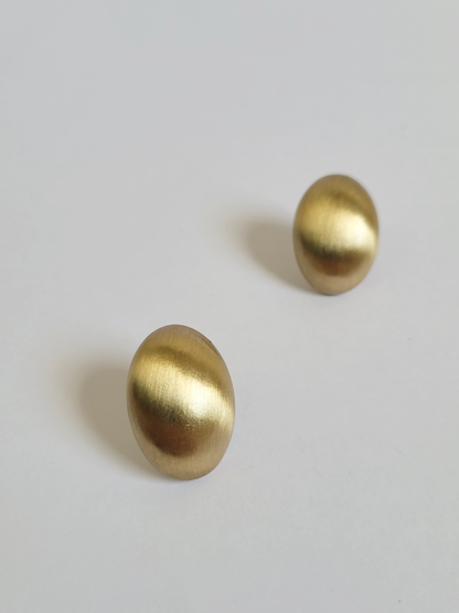 brinco oval escovado dourado