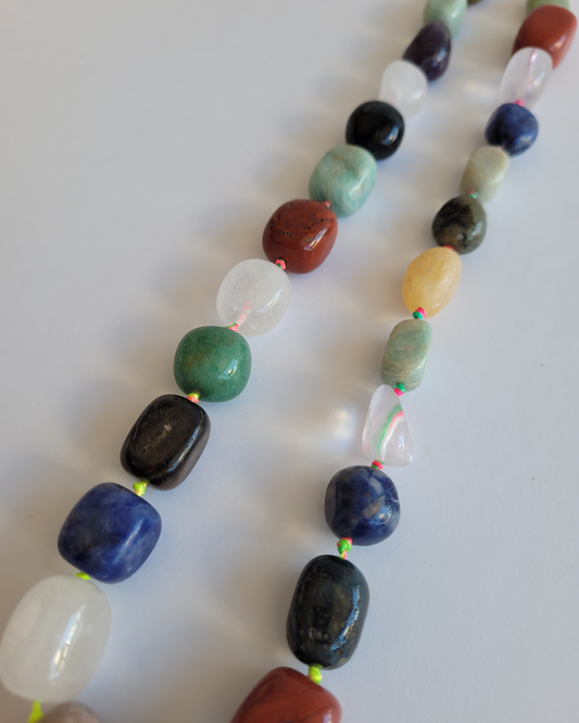 colar pedras coloridas bold