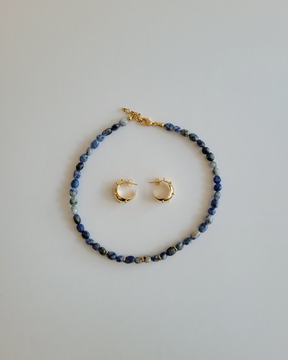 colar pedrinhas azul