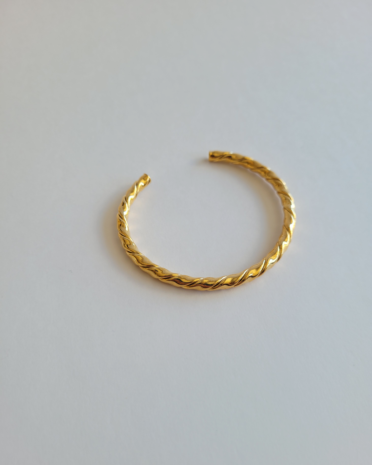 pulseira torcida dourada