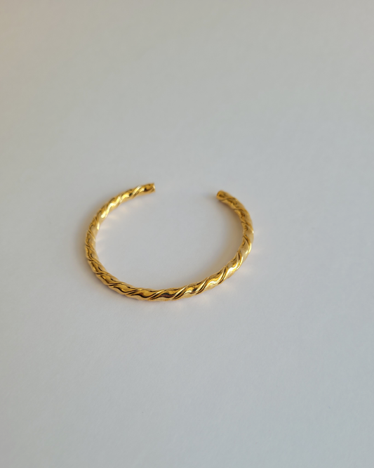 pulseira torcida dourada