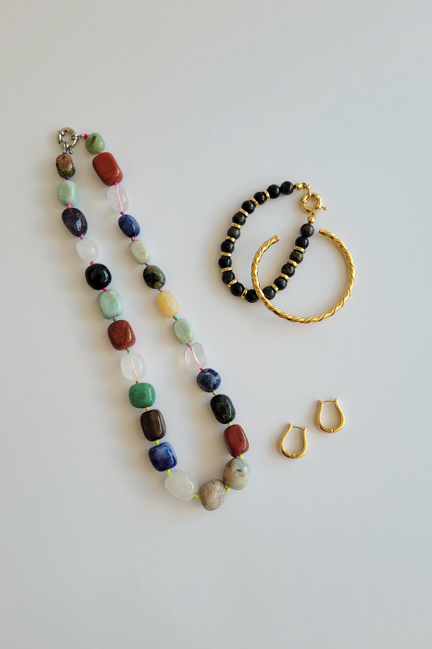 colar pedras coloridas bold