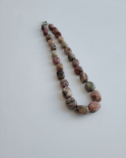 colar pedras rodonita bold