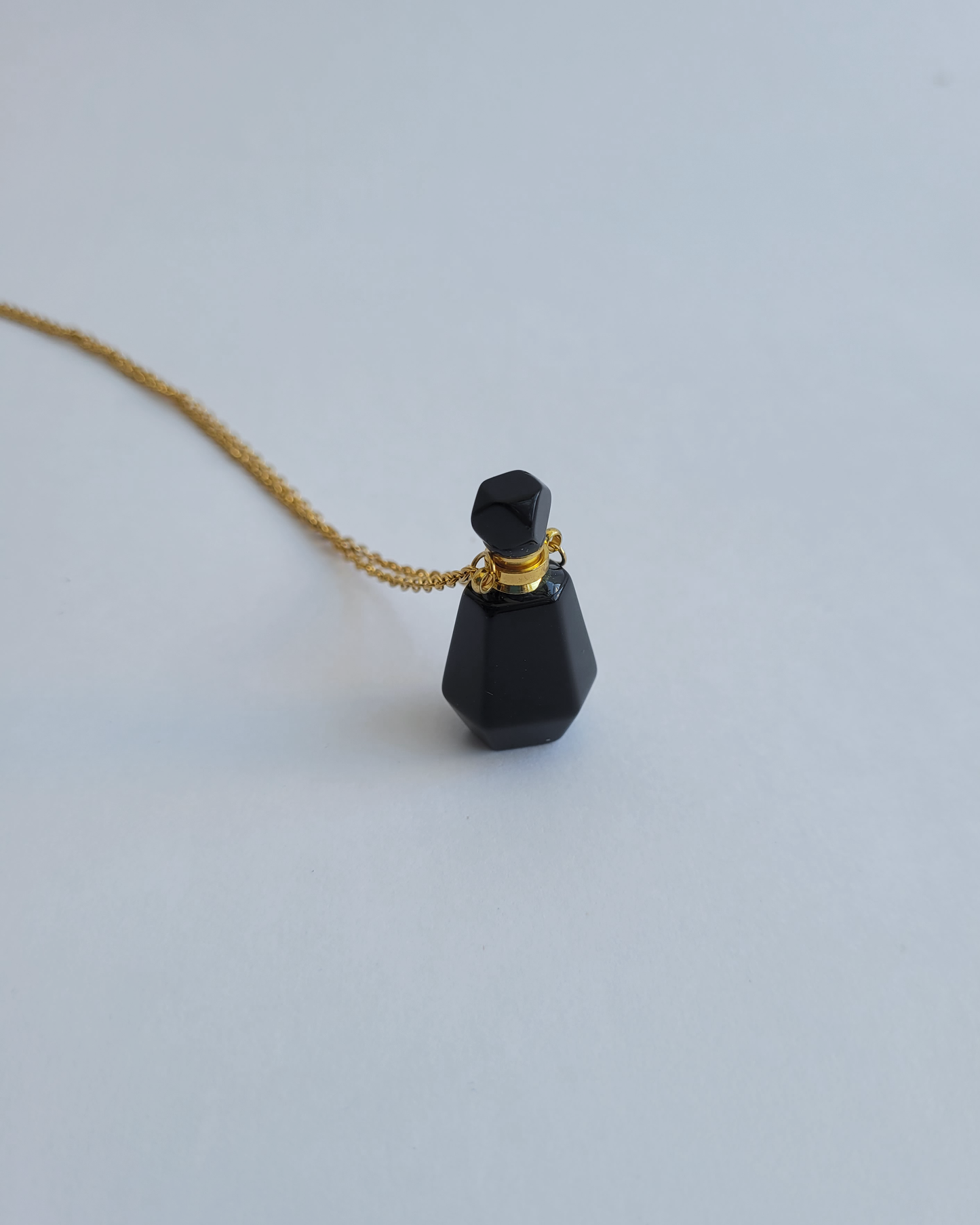 colar porta-cheiro preto geo