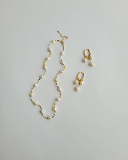 colar pérolas ondas dourado