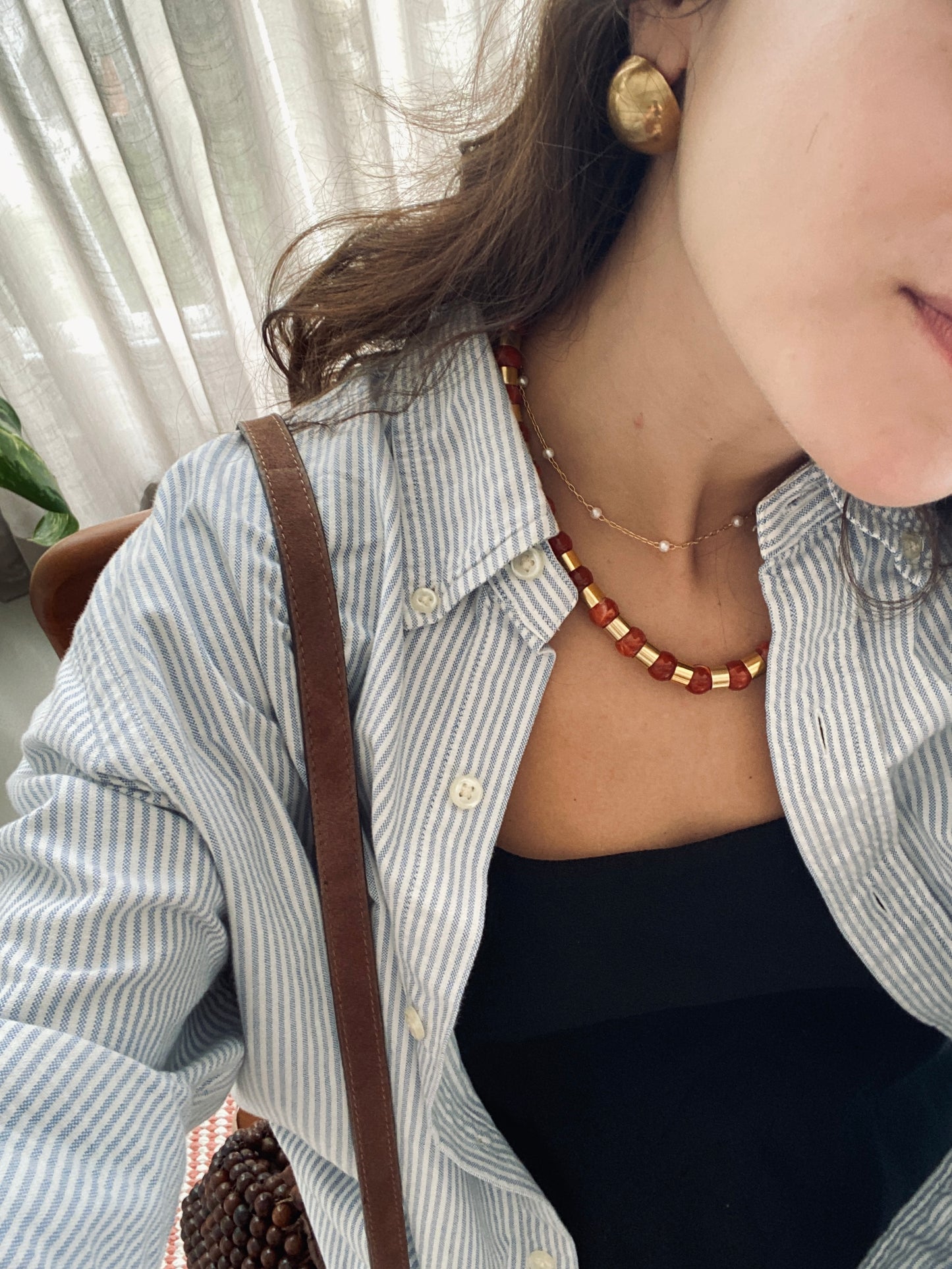 colar coral com dourado