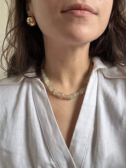 colar pedras transparente