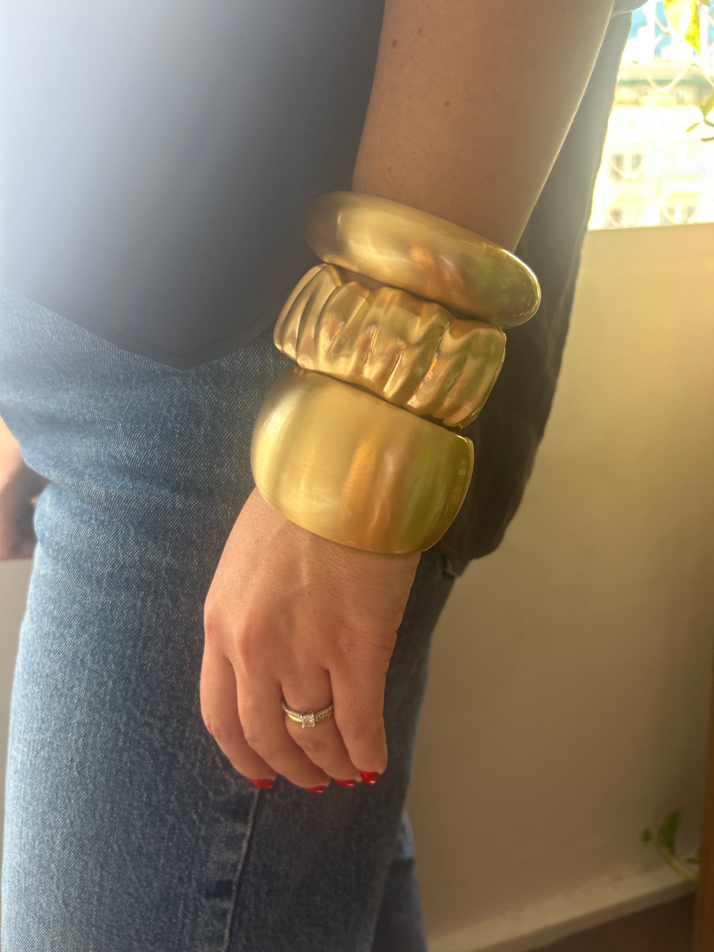 bracelete gordinho escovado dourado