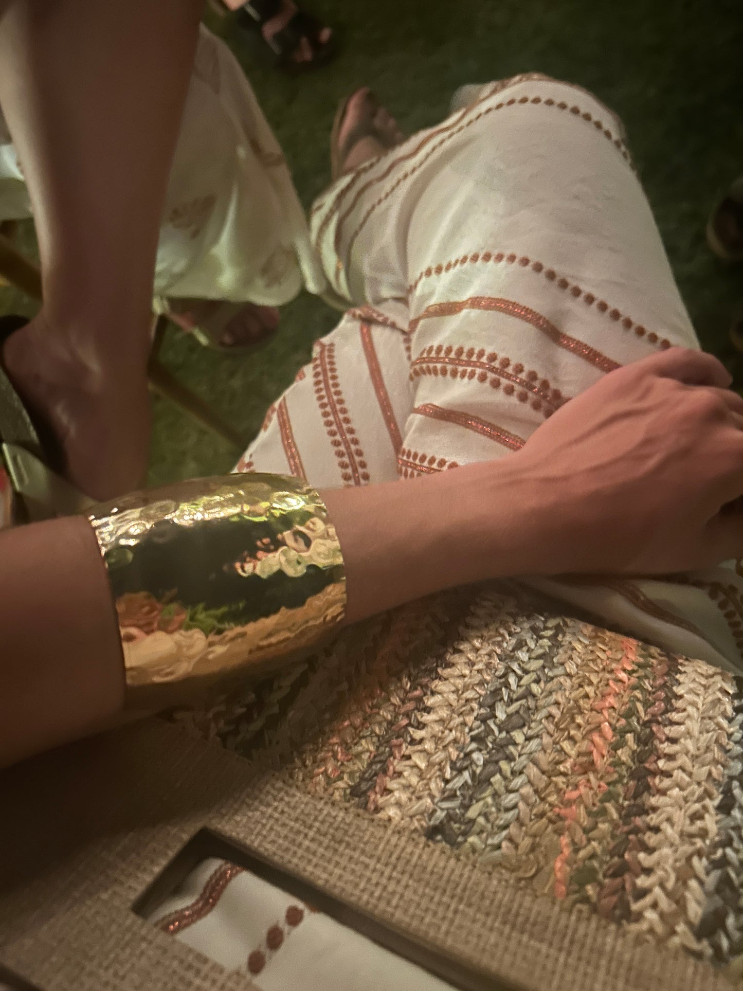 bracelete bold martelado dourado