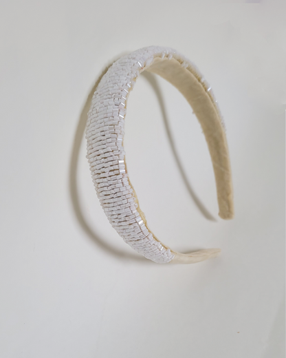 arco bordado miçangas branco