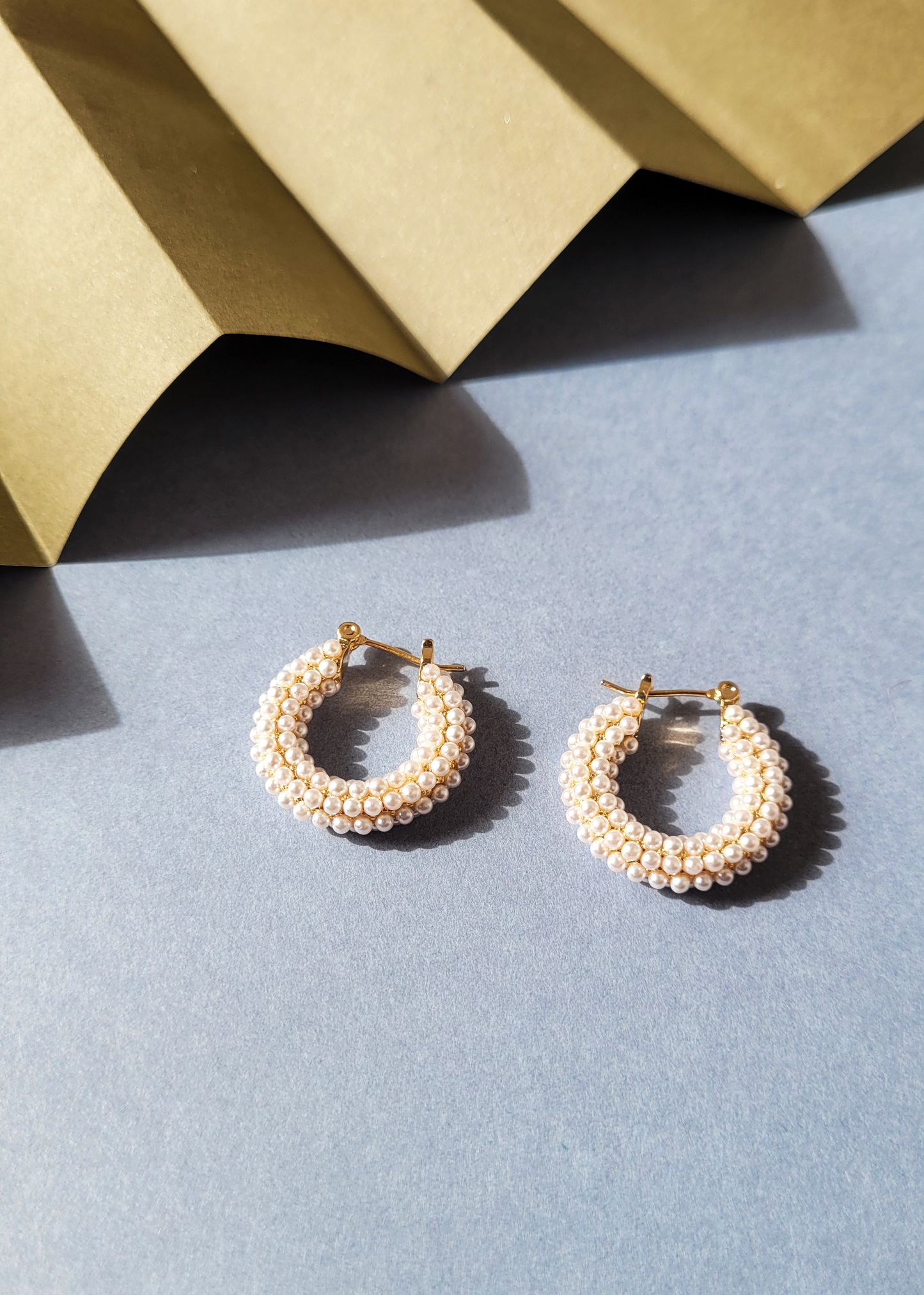 argola perolinhas cravejadas