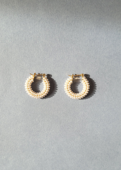 argola perolinhas cravejadas