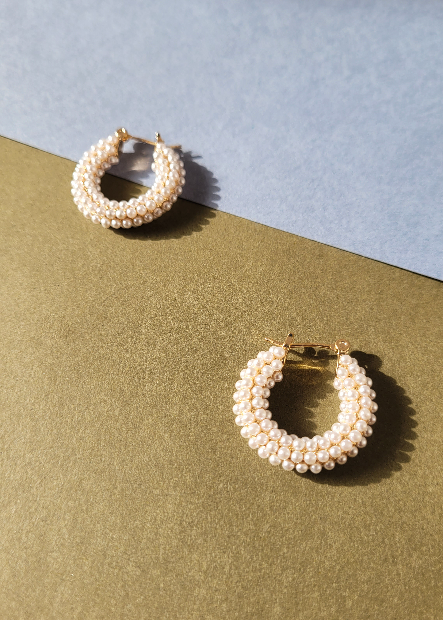 argola perolinhas cravejadas