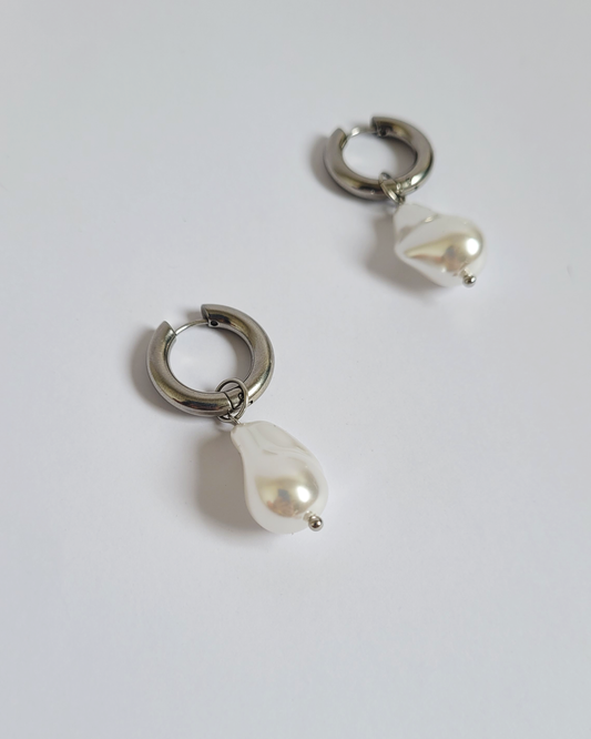 argola pérola barroca prata