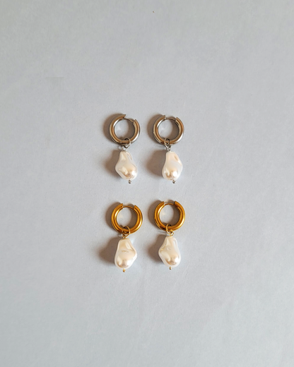 argola pérola barroca dourada