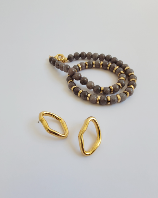 colar pedras naturais cinza