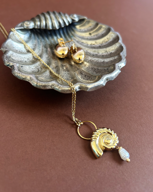 colar médio caracol com pérola