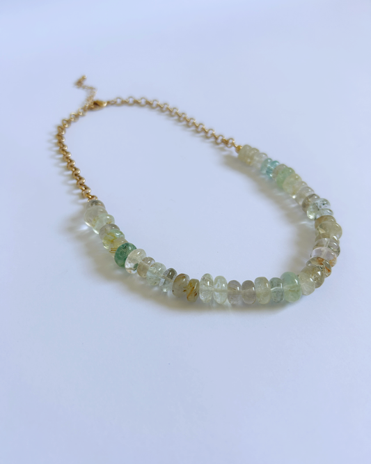 colar pedras transparente