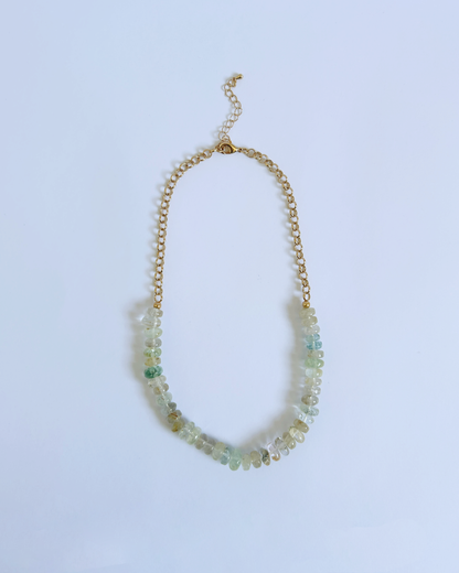 colar pedras transparente