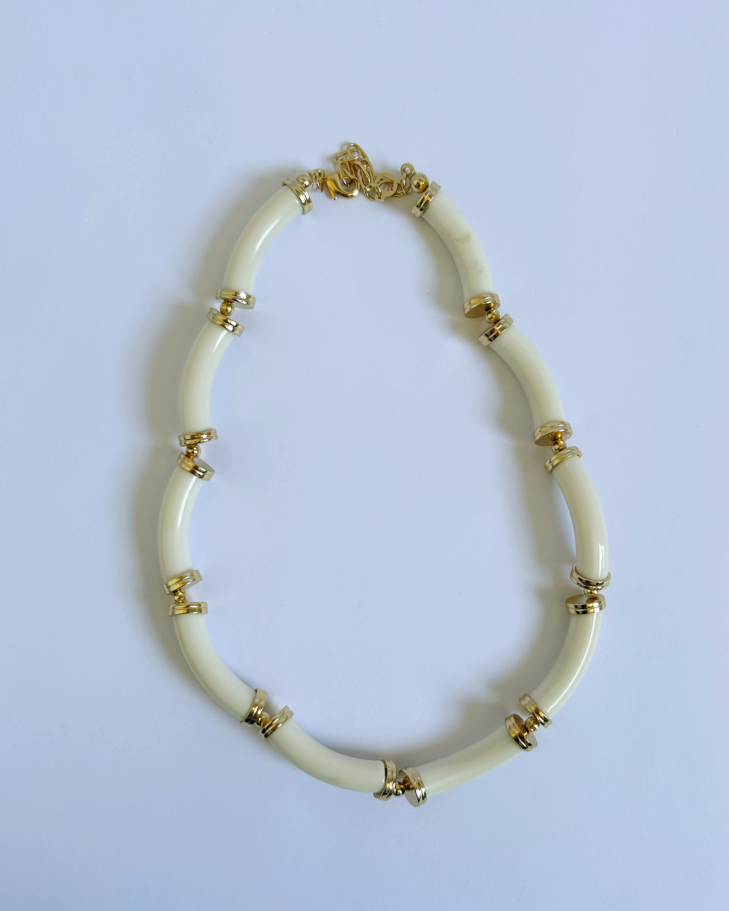 colar articulado branco