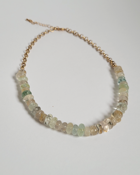 colar pedras transparente