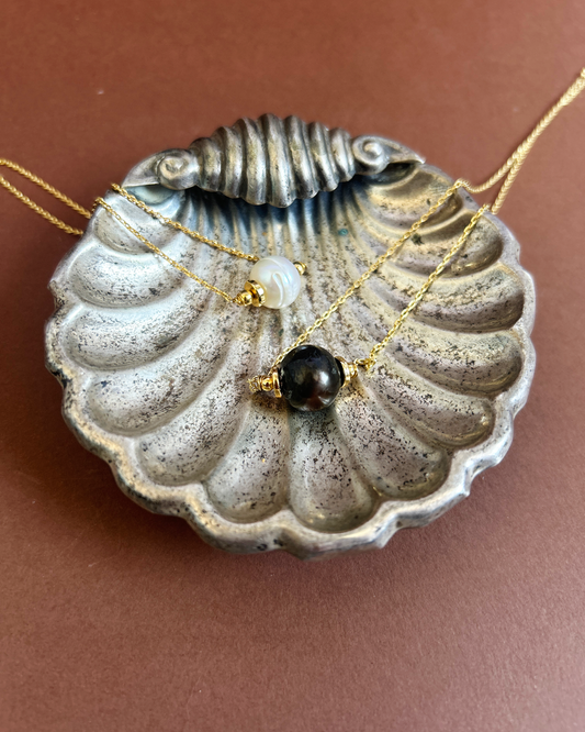 colar longo pedra preta